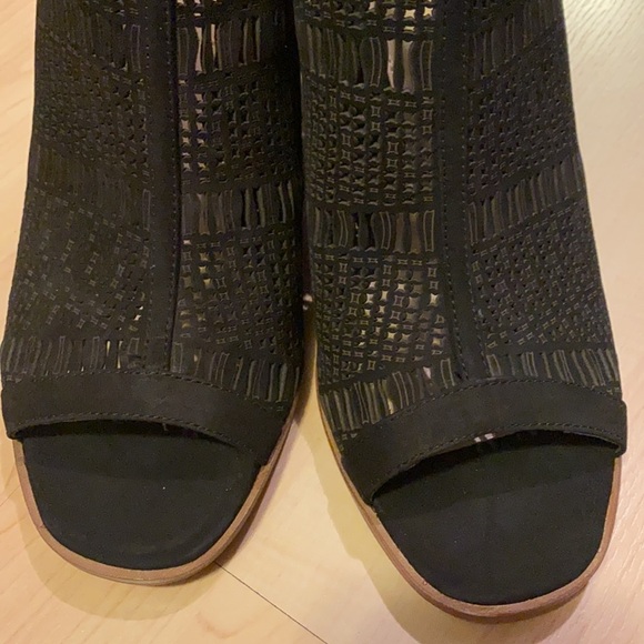 Vince Camuto Black VC-Keannie dress shoe bootie women’s 9.5 BRAND NEW - Picture 2 of 9